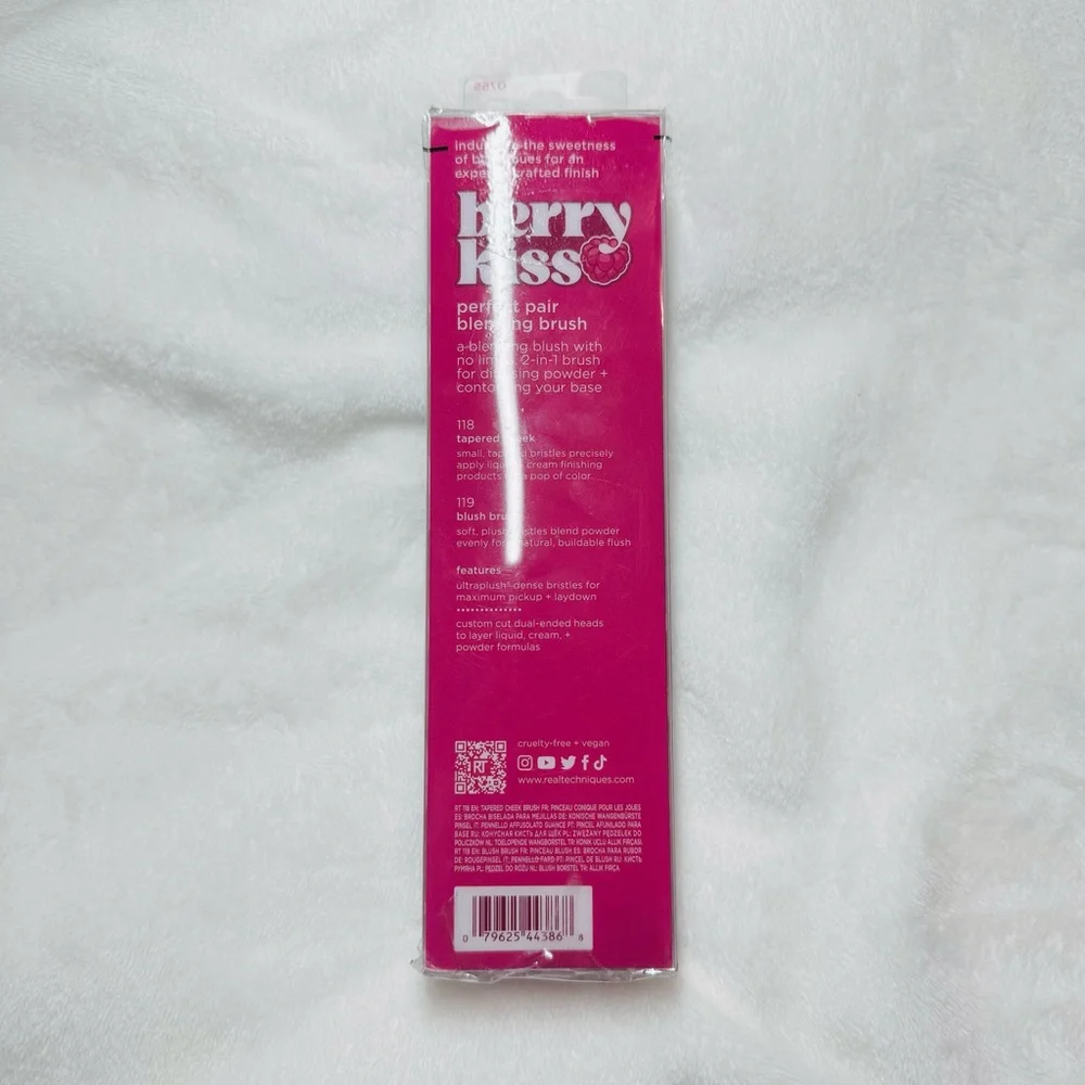 Real Techniques Berry Kiss Perfect Pair Blending Makeup Brush - New